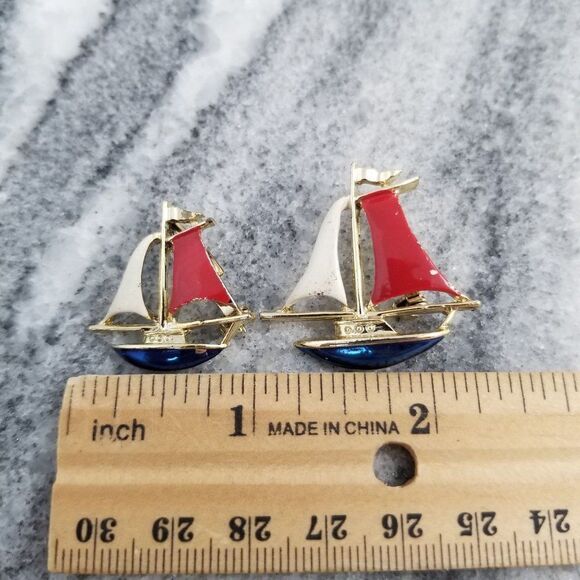 Vintage Gerrys Sailboat Scatter Pins, Brooch, Red, White, Blue Enamel, Estate - Picture 5 of 6